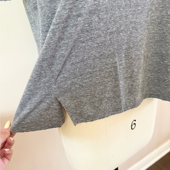 AMO / The Twist Tee in Heather Gray - Picture 4 of 9